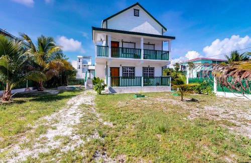 Caye Caulker House | Roughrider Inn