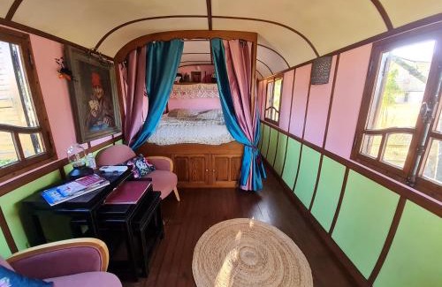 Saint-Sulpice-de-Faleyrens Bed & Breakfast | Roulotte d'Aquitaine
