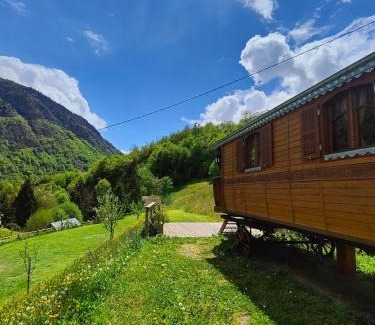 Gedre Ski Chalet | Roulotte Ancolie