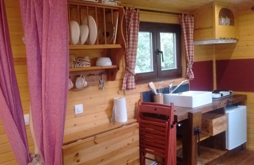 Saint-Maime-de-Pereyrol Ski Chalet | Roulotte des Saules, natural and peaceful!