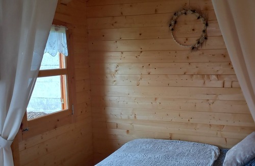 Arrest Ski Chalet | Roulotte La Bohême and its spa in the Baie de Somme