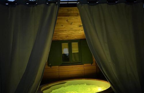 Forges Bed & Breakfast | Roulotte nature et bain nordique privé à deux