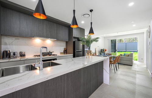 Rouse Hill House | Rousehill 5Br with Pool near Shopping Centre&Train