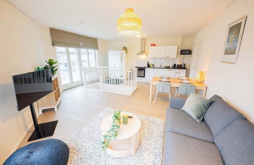 Stratum Apartment | Royal 65m2 One Bedroom Apartment (VW-140-A)