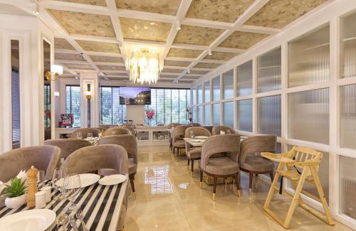 Meerut Bed & Breakfast | Royal 9 hotel & Banquet
