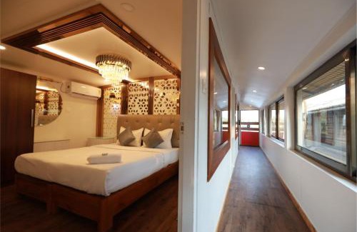 Alappuzha Boat Rental | Royal Boathouse
