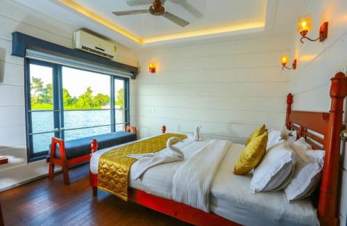 Alappuzha Boat Rental | Royal Boathouse