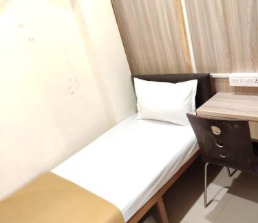 Marol Bed & Breakfast | Royal Cabin Stay