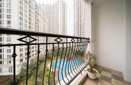 Thanh Xuan Apartment | Royal City 2BR Apartment Full Amenities, Kitchen, Balcony, Near Downtown