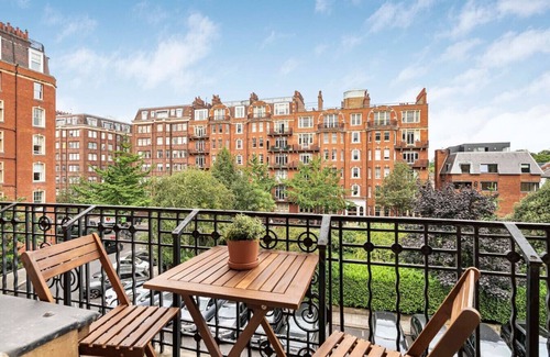 Holland Park Apartment | Royal Holland Park - Central AC & Elevator