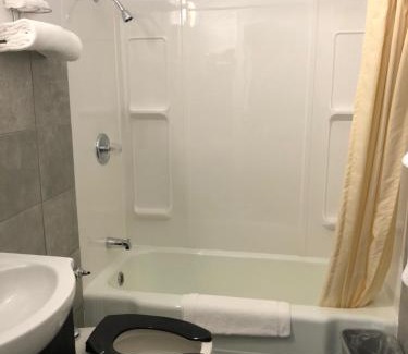 Flin Flon Hotel | Royal Hotel