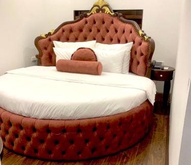 Hanoi Hotel | Royal Hotel Sài Đồng - Long Biên