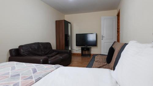 Old Trafford Apartment | Royal Living Apartment