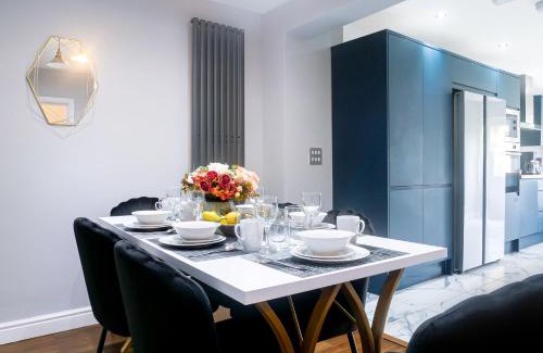 Brampton Apartment | Royal Luxe 6 Bed House in London