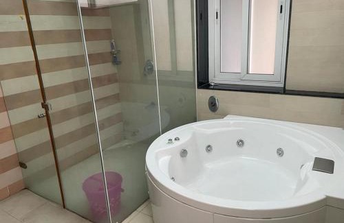 Hadapsar Bed & Breakfast | ROYAL NEST PREMIUM - Magarpatta City