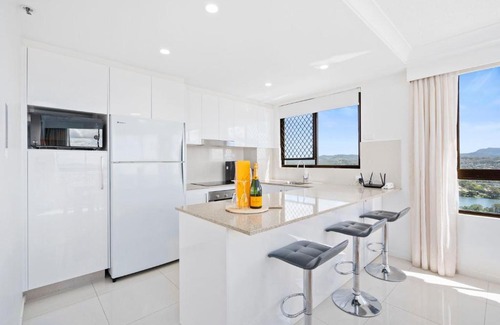 Palm Beach Apartment | Royal Palms 24 F