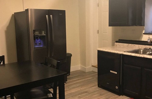 South Charleston Apartment | Royal Retreat 3 Downtown South Charleston
