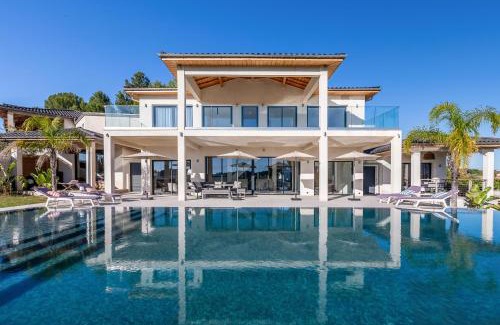 Plaissan Bed & Breakfast | Royal Tiki Lodges - Maison d'hôtes avec piscine chauffée - Chambres ou Villa entière - Villa SCL