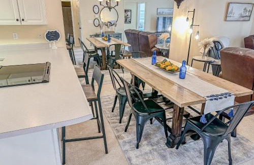Table Rock Apartment | Royale Retreat