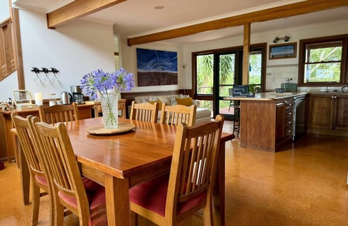 Reesville House | Ruddle's Retreat - for families, kids and pets