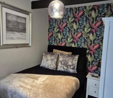 Rugby Villa | Rugby Coach House, Central location, 5 star rating