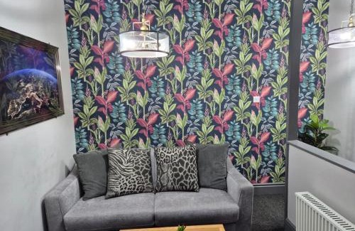 Rugby Villa | Rugby Coach House, Central location, 5 star rating