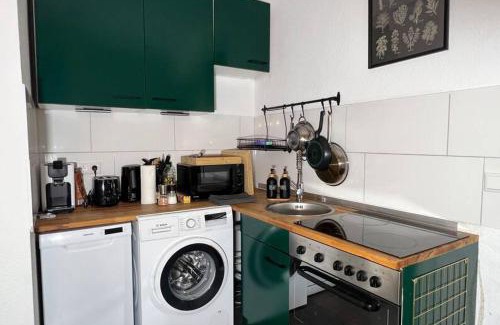 Suedviertel Apartment | Ruhig & Zentral - 2 Kingsize Betten - Wi-Fi