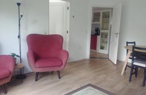 Enter Apartment | Ruim en huiselijk appartement met eigen tuin, compleet uitgerust, dichtbij natuur