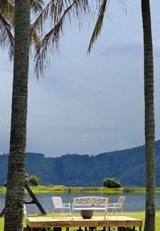 Ambarita Bed & Breakfast | Ruma Kaca Simanindo Bed&Breakfast