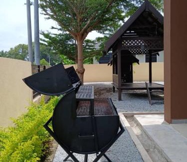 Kampung Pagar Besi House | Rumah Layar