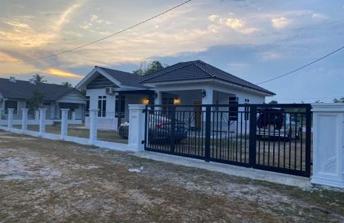 Kampung Bentan House | Rumah Puteh Pekan