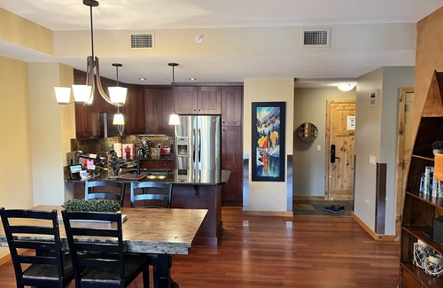 Canmore Condo | RUNDLE CLIFFS- Luxury Condo- 5 minute walk to Main Street Canmore