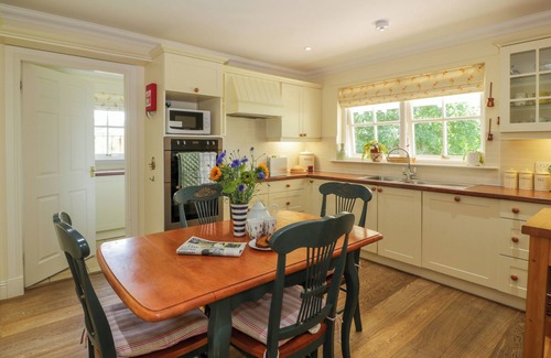 Duns Cottage | RUNGLEE, pet friendly, country holiday cottage, with a garden in Duns