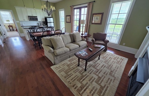Farmville Cottage | Rural and Charming 2-bedroom cottage near Hampden-Sydney and Longwood