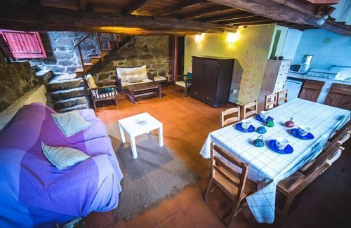 Montederramo Cottage | Rural apartment Caserío da Castiñeira for 4 people
