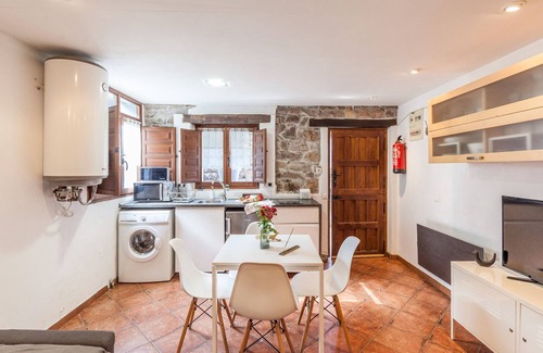Santa Maria Cottage | Rural apartment L'Arboleu de Traspeña for 2 people