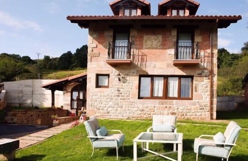 Barrio de Arriba Cottage | Rural apartment La Riguera de Ginio for 2 people with whirlpool