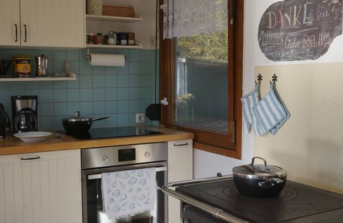 Niedergoersdorf House | Rural garden house with fireplace and natural panorama