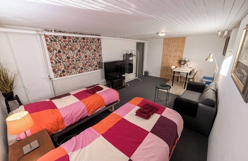 Motala Bed & Breakfast | Rural guest room near town with fast free Wifi. Pets allowed!