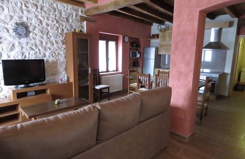 Cuevas de Provanco Cottage | Rural house (full rental) El Amanecer de Sara for 8 people