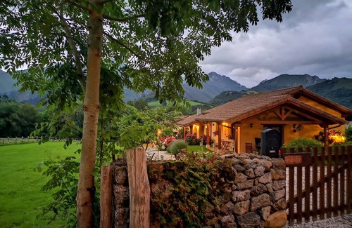 Margolles Ski Chalet | Rural house LA MONTAÑA. 2-4 persons. Between the Sea and the Mountain.