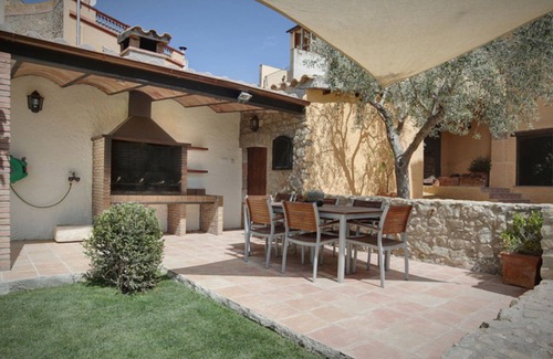 Capmany Villa | Rural house with pool and jacuzzi (Can Llobet - Canigó)