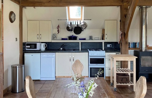 Steyning Cottage | Rural location, views to woods and large garden.