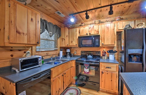 Murphy Cabin | Rural Murphy Cabin - Yard, Hot Tub & Fire Pit