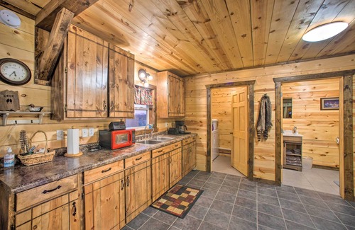 Putnam County Cabin | Rural Powersville Retreat w/Lake Access & Porch!