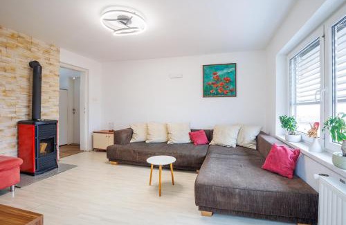 Spodnja Polskava Apartment | Rural Retreat - Comfort Oasis
