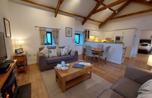 Brayford Cottage | Rural retreat for 2 with private HOT TUB close to Exmoor and the Coast