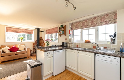 Cranbrook Ski Chalet | Rural Retreat in Idyllic Countryside - ideal for fishing , dogs & walks