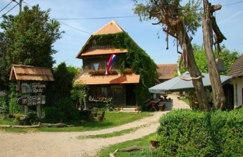 Sisak House | Rural Tourism Family Ravlic