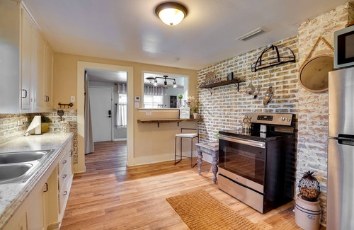 Rusk Cottage | Rusk Retreat w/Fire Pit, Grill & Countryside View